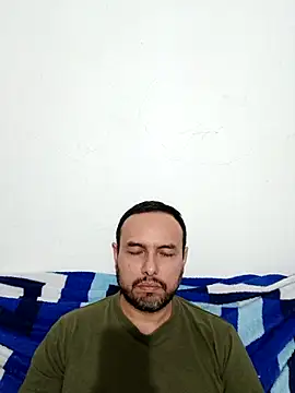 Snapshot of ElSunEagle chatting on October 2, 3:46 am ElSunEagle online show from October 2, 3:46 am