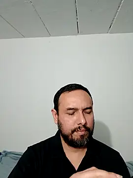 Snapshot of ElSunEagle chatting on October 22, 4:02 am ElSunEagle online show from October 22, 4:02 am