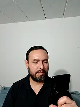 Snapshot of ElSunEagle chatting on October 23, 4:45 am ElSunEagle online show from October 23, 4:45 am