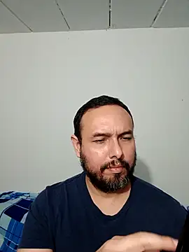 Snapshot of ElSunEagle chatting on October 26, 4:29 am ElSunEagle online show from October 26, 4:29 am