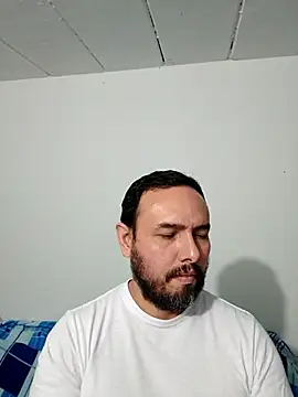 Snapshot of ElSunEagle chatting on October 29, 4:48 am ElSunEagle online show from October 29, 4:48 am