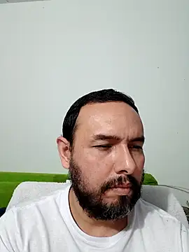 Snapshot of ElSunEagle chatting on October 31, 3:07 am ElSunEagle online show from October 31, 3:07 am