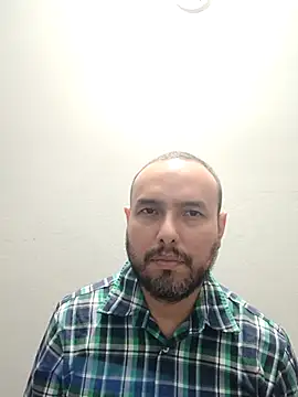 Snapshot of ElSunEagle chatting on December 1, 4:50 am ElSunEagle online show from December 1, 4:50 am