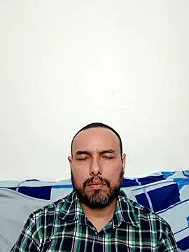 Snapshot of ElSunEagle chatting on December 3, 3:47 am ElSunEagle online show from December 3, 3:47 am