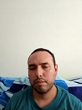 Snapshot of ElSunEagle chatting on December 20, 3:19 pm ElSunEagle online show from December 20, 3:19 pm