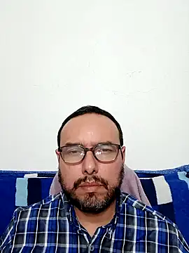 Snapshot of ElSunEagle chatting on January 10, 4:47 am ElSunEagle online show from January 10, 4:47 am