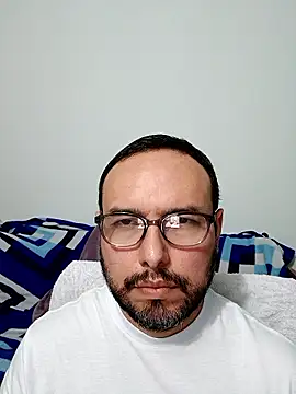 Snapshot of ElSunEagle chatting on January 11, 4:28 am ElSunEagle online show from January 11, 4:28 am