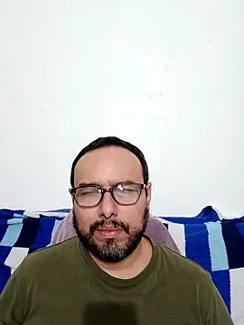 Snapshot of ElSunEagle chatting on January 15, 1:43 am ElSunEagle online show from January 15, 1:43 am