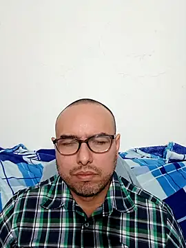 Snapshot of ElSunEagle chatting on February 6, 2:16 am ElSunEagle online show from February 6, 2:16 am