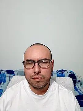 Snapshot of ElSunEagle chatting on February 7, 4:05 am ElSunEagle online show from February 7, 4:05 am