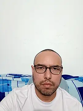 Snapshot of ElSunEagle chatting on February 8, 4:49 am ElSunEagle online show from February 8, 4:49 am