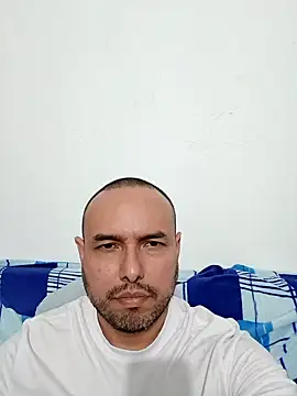 Snapshot of ElSunEagle chatting on February 11, 12:48 am ElSunEagle online show from February 11, 12:48 am