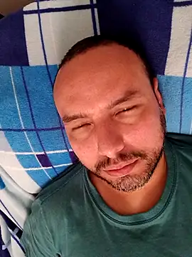 Snapshot of ElSunEagle chatting on February 23, 4:59 pm ElSunEagle online show from February 23, 4:59 pm