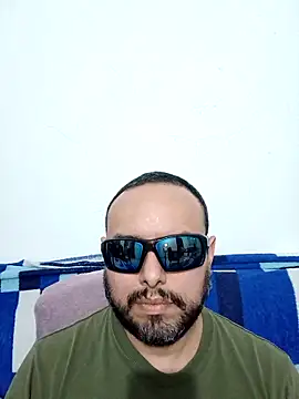 Snapshot of ElSunEagle chatting on March 9, 3:10 am ElSunEagle online show from March 9, 3:10 am