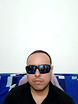 Snapshot of ElSunEagle chatting on March 11, 1:55 am ElSunEagle online show from March 11, 1:55 am