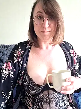 minierose online show from April 18, 1:15 pm