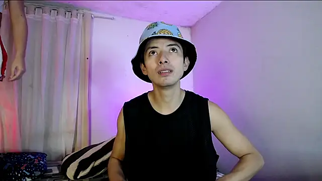 Pinkandyellowpokemon online show from December 23, 4:21 am