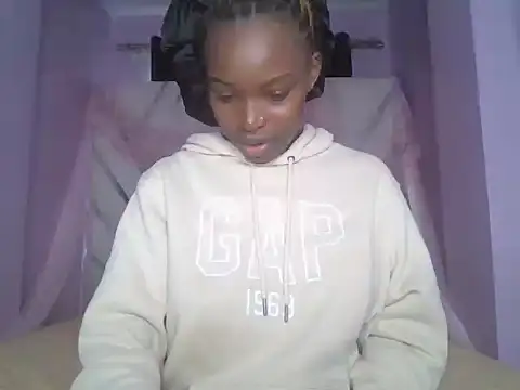 Pretty-queen123 online show from September 13, 2:06 pm