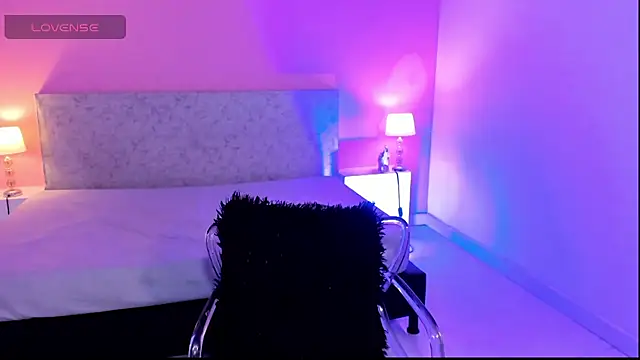 BlakmillerrGilson online show from September 18, 8:11 pm