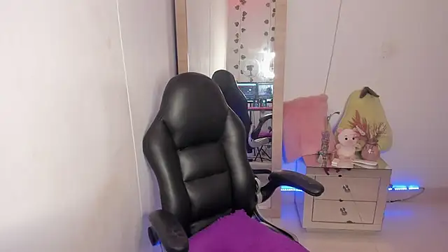 Snapshot of hellensexy chatting on January 16, 11:48 pm hellensexy online show from January 16, 11:48 pm