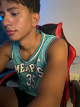 Leonarrrd 01 online show from February 25, 11:36 pm