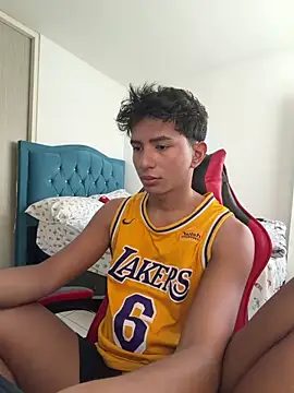 Leonarrrd 01 online show from April 9, 8:14 pm