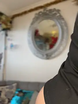 ValerieHilton online show from December 19, 9:33 pm