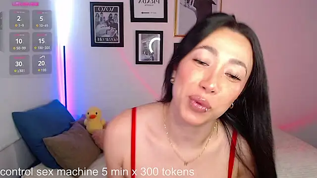 lilyy evanss online show from February 3, 9:07 pm