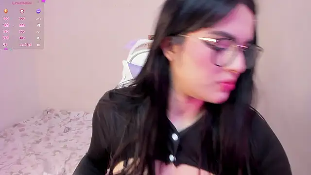 Snapshot of Anastasia1213 chatting on February 14, 1:24 am Anastasia1213 online show from February 14, 1:24 am