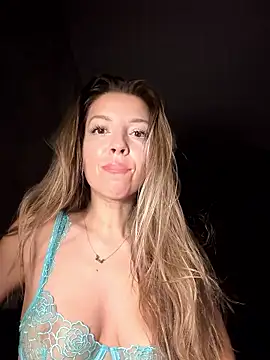 Snapshot of SonyaD_ chatting on January 18, 4:05 am SonyaD online show from January 18, 4:05 am