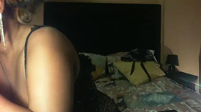 Snapshot of bustyfancybb chatting on December 14, 2:01 am bustyfancybb online show from December 14, 2:01 am