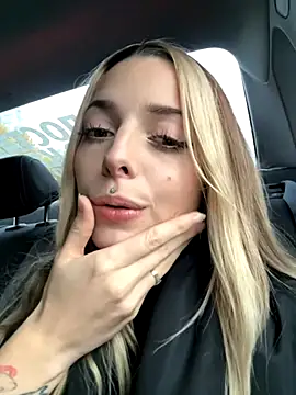 Snapshot of LoraaDoll chatting on October 20, 2:17 pm LoraaDoll online show from October 20, 2:17 pm