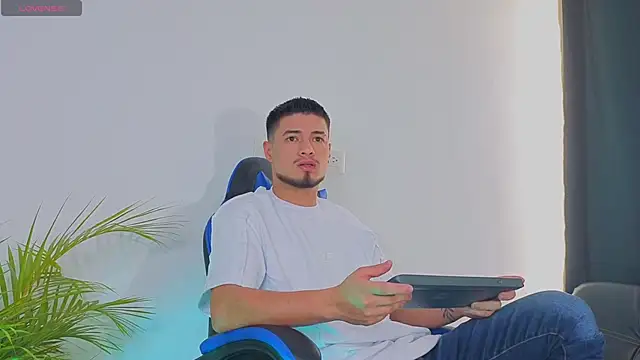 EdwardRoss  online show from October 19, 4:29 pm