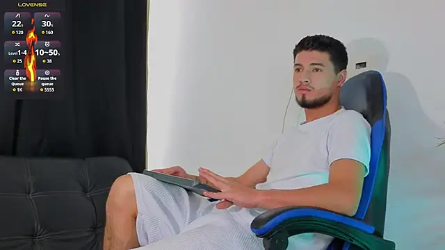 EdwardRoss  online show from November 18, 7:18 pm