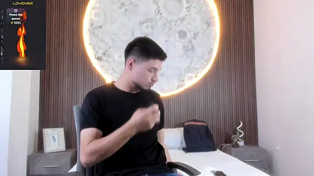 EdwardRoss  online show from December 17, 8:15 pm