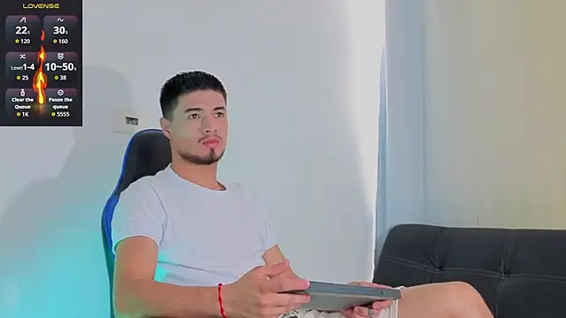 EdwardRoss  online show from January 17, 8:45 pm