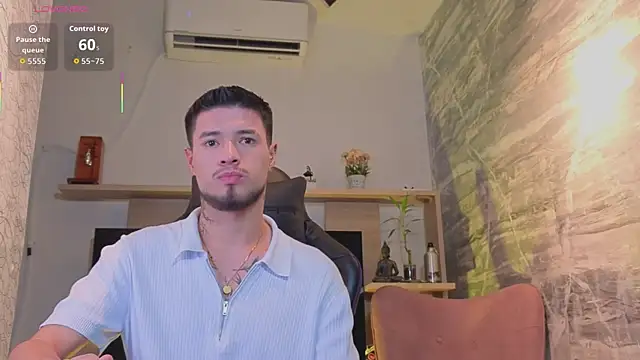 Snapshot of EdwardRoss_ chatting on June 19, 10:02 pm EdwardRoss online show from June 19, 10:02 pm