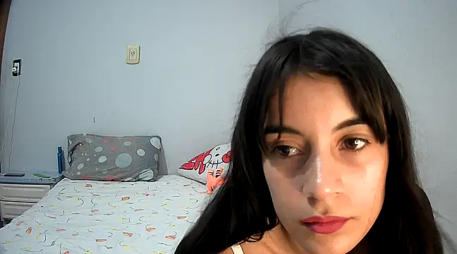 Snapshot of melodybar27 chatting on February 2, 10:13 am melodybar27 online show from February 2, 10:13 am