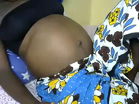 Snapshot of PrettyBabelv chatting on February 28, 11:33 am PrettyBabelv online show from February 28, 11:33 am