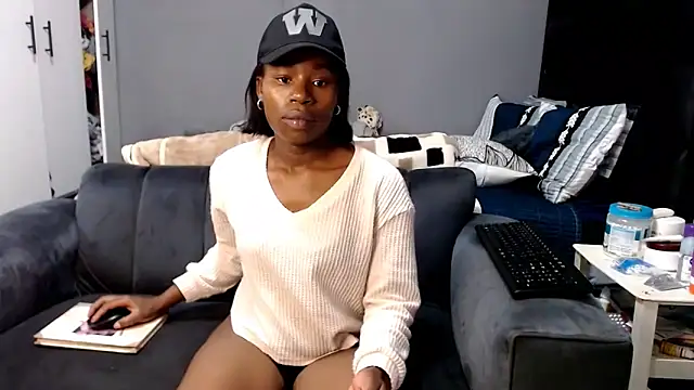 LongPussyLipsxx online show from December 22, 7:55 pm