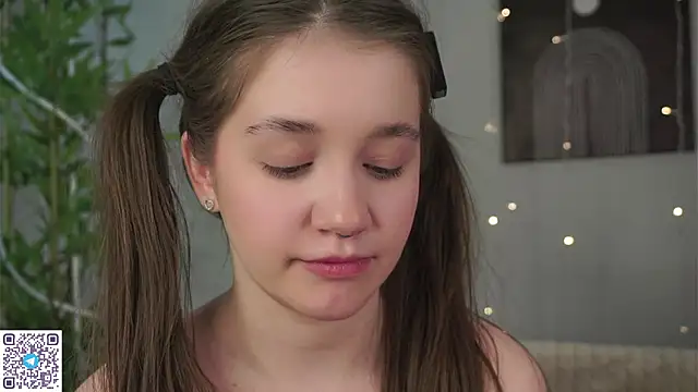 AmiLewis online show from February 4, 4:15 am