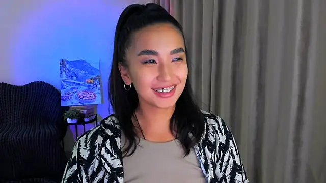 Snapshot of worldofkim chatting on February 5, 12:31 am worldofkim online show from February 5, 12:31 am