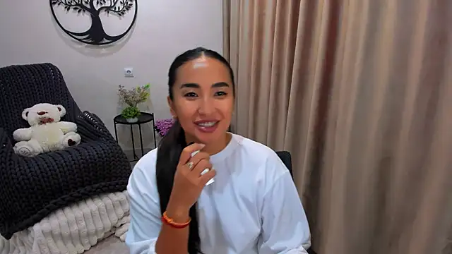 Snapshot of worldofkim chatting on October 9, 10:46 am worldofkim online show from October 9, 10:46 am