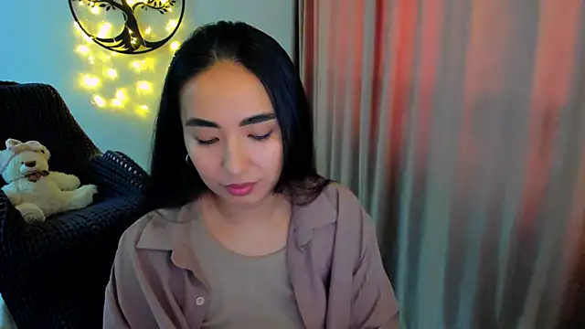 Snapshot of worldofkim chatting on February 7, 9:46 am worldofkim online show from February 7, 9:46 am