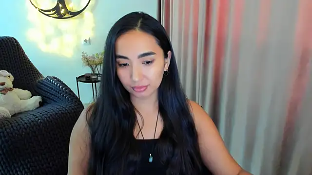 Snapshot of worldofkim chatting on February 10, 11:03 am worldofkim online show from February 10, 11:03 am