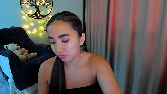 Snapshot of worldofkim chatting on February 25, 10:03 am worldofkim online show from February 25, 10:03 am