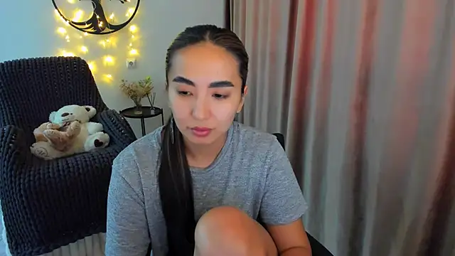 Snapshot of worldofkim chatting on February 26, 5:17 am worldofkim online show from February 26, 5:17 am