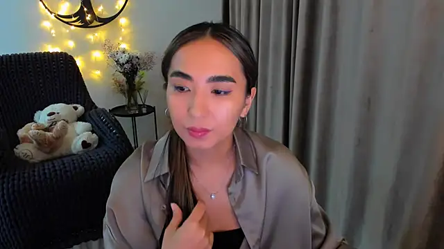 Snapshot of worldofkim chatting on February 27, 5:35 pm worldofkim online show from February 27, 5:35 pm