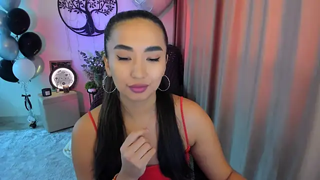 Snapshot of worldofkim chatting on March 13, 7:48 am worldofkim online show from March 13, 7:48 am