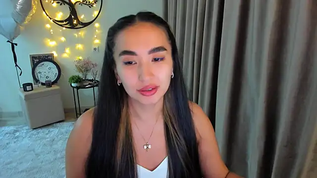 worldofkim online show from May 4, 7:54 pm